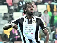 Il francese Oumar Solet in azione nell’ultima partita stagionale, contro la Fiorentina: il nome del difensore è stato fatto alla Roma da Gasperini