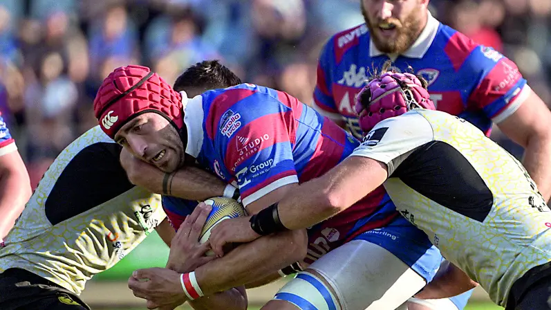Il seconda/terza linea Stefano Sironi, trent’anni, in azione con la maglia del Rugby Rovigo