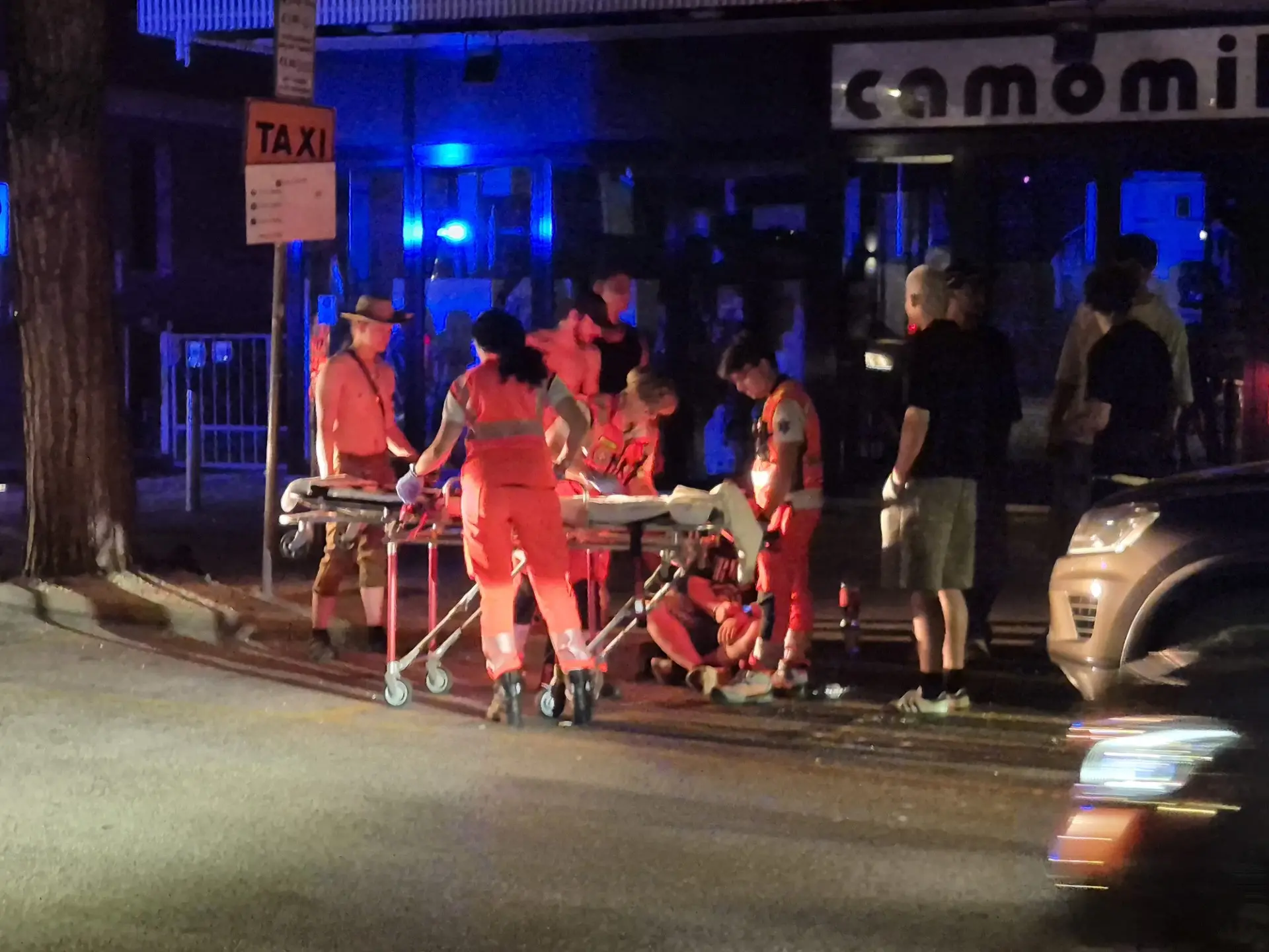 La cronaca per immagini di una serata di eccessi con migliaia di giovani, in prevalenza arrivati dall'Austria, per un appuntamento entrato nella tradizione, così come le esagerazione e i malori.