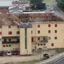 La tromba d'aria, il 13 luglio del 2023, scoperchiò il tetto della palazzina a Torviscosa