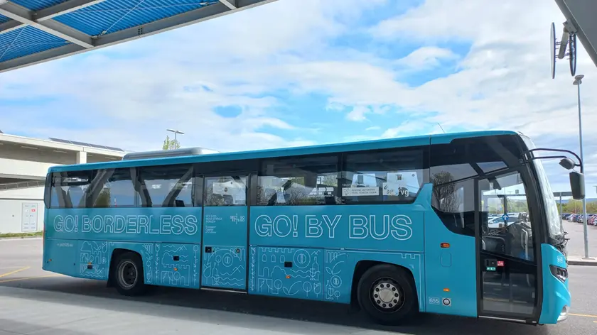 Un bus di Apt con la livrea speciale dedicata a Go!2025