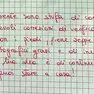 La nota scritta dalla maestra sul quaderno di un alunno di quinta elementare