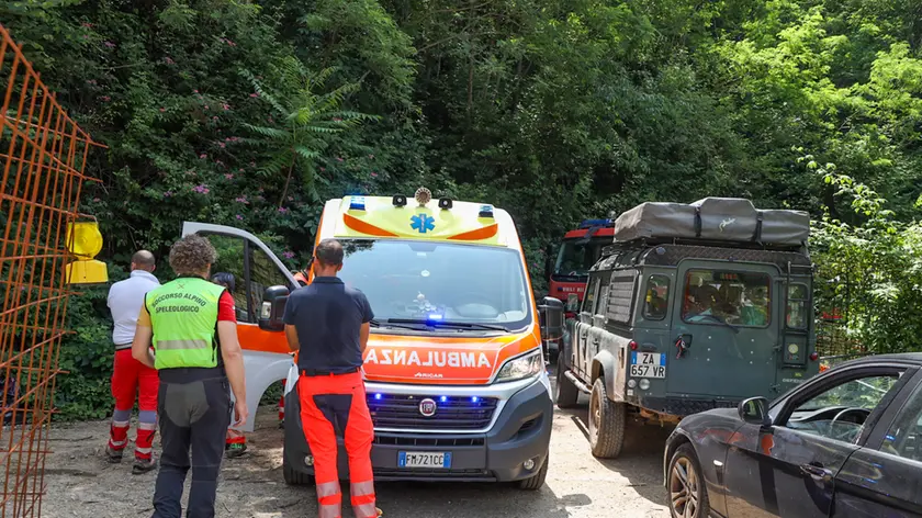 I soccorsi sul luogo del malore fatale. Foto Tibaldi