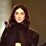 St. Vincent, cantautrice e polistrumentista statunitense che sarà in concerto al castello di Udine il 23 giugno