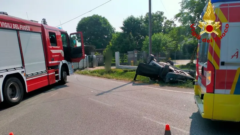 Una delle due auto si è capovolta completamente