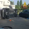 L'auto è finita su un fianco