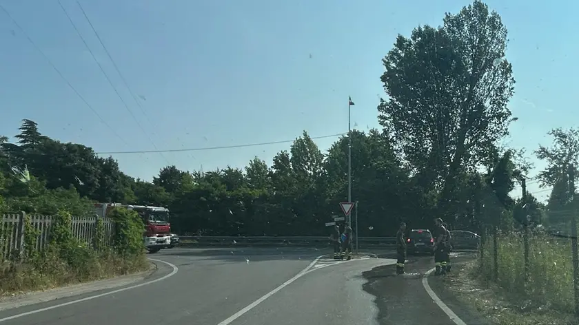 Vigili del fuoco al lavoro in via Marsala a Udine