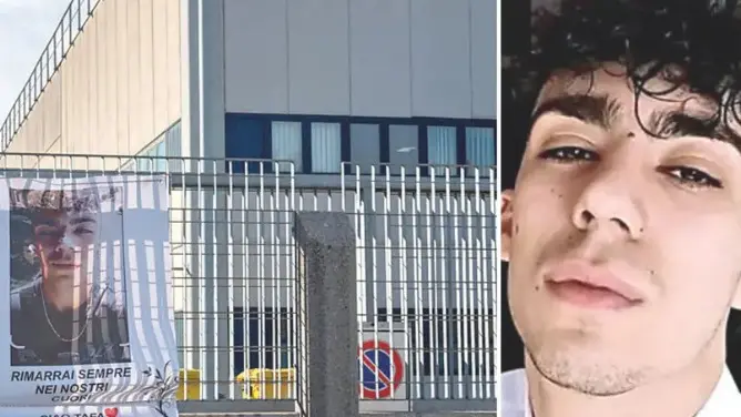 Lo striscione all'ingresso della Stm di Maniago in ricordo di Daniel Tafa, morto sul lavoro a 22 anni
