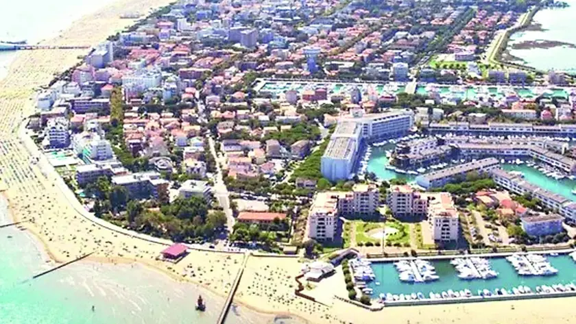 Una veduta aerea di Lignano. Le imprese della Riviera Friulana saranno le protagoniste dell’incontro di mercoledì 18 giugno