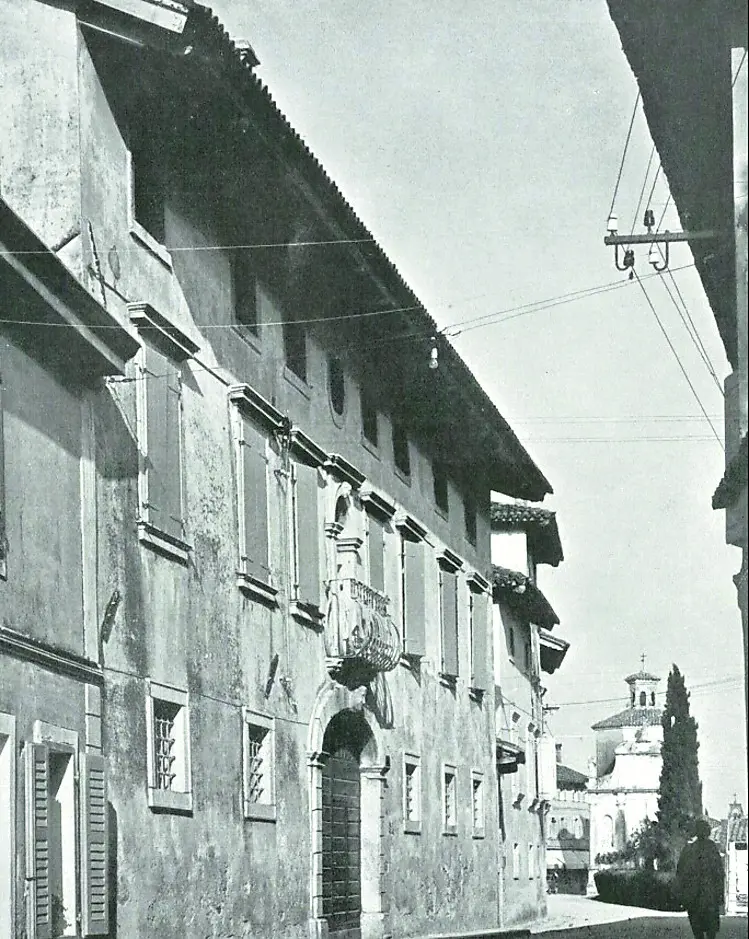 Lo storico complesso immobiliare come si presentava dopo una lunga fase di abbandono