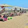 Tante presenze in spiaggia a Lignano