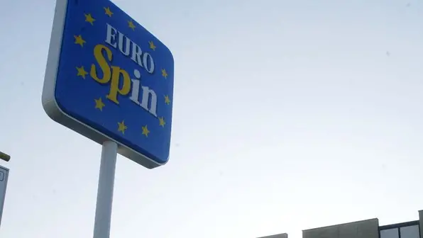 Il furto è avvenuto all'Eurospin di via Da Vinci. (foto d'archivio)
