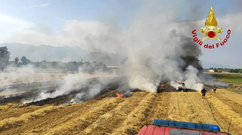 Il terreno in fiamme a Fontanafredda