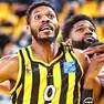 Shakur Asiatic Juiston con la maglia dell’Aris Salonicco