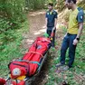 Il ragazzo condotto a valle con una barella
