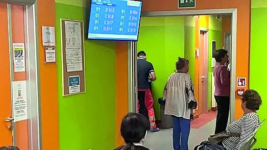 Pazienti in coda al poliambulatorio di Tarvisio