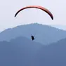 Il parapendio della donna è caduto al suolo subito dopo il decollo (foto d'archivio)