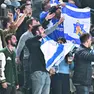 Tifosi israeliani in tribuna allo stadio Friuli durante il match dello scorso anno contro l’Italia (foto Petrussi)