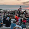 In centinaia si sono dati appuntamento al Faro Rosso per il concerto del solstizio d'estate