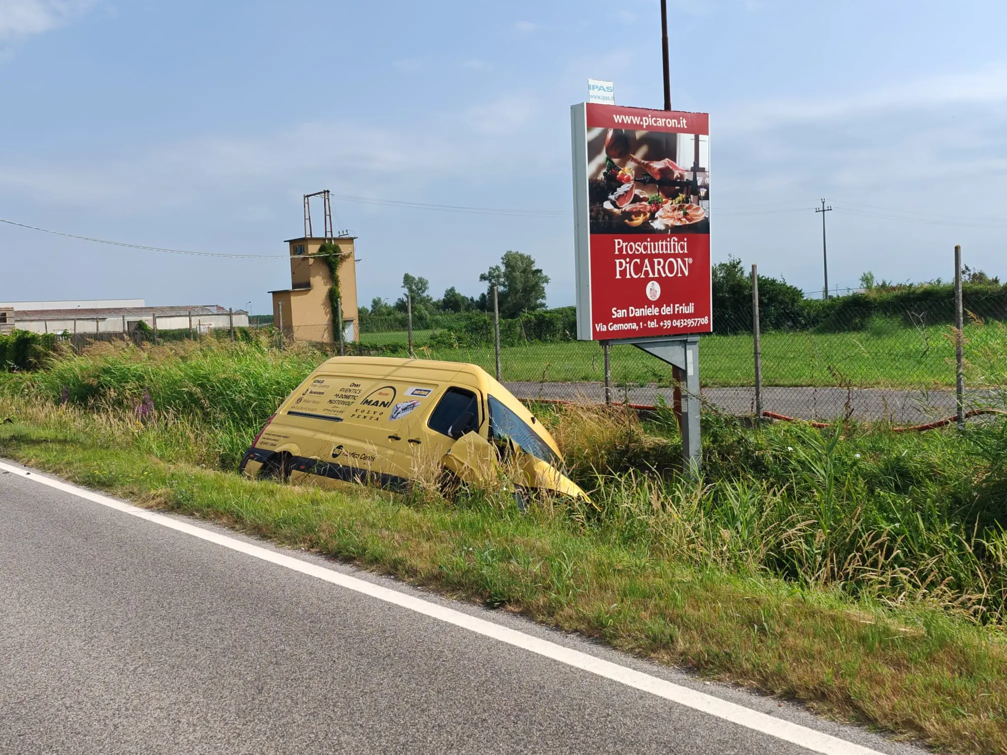 Il furgone coinvolto nell'incidente a Latisana