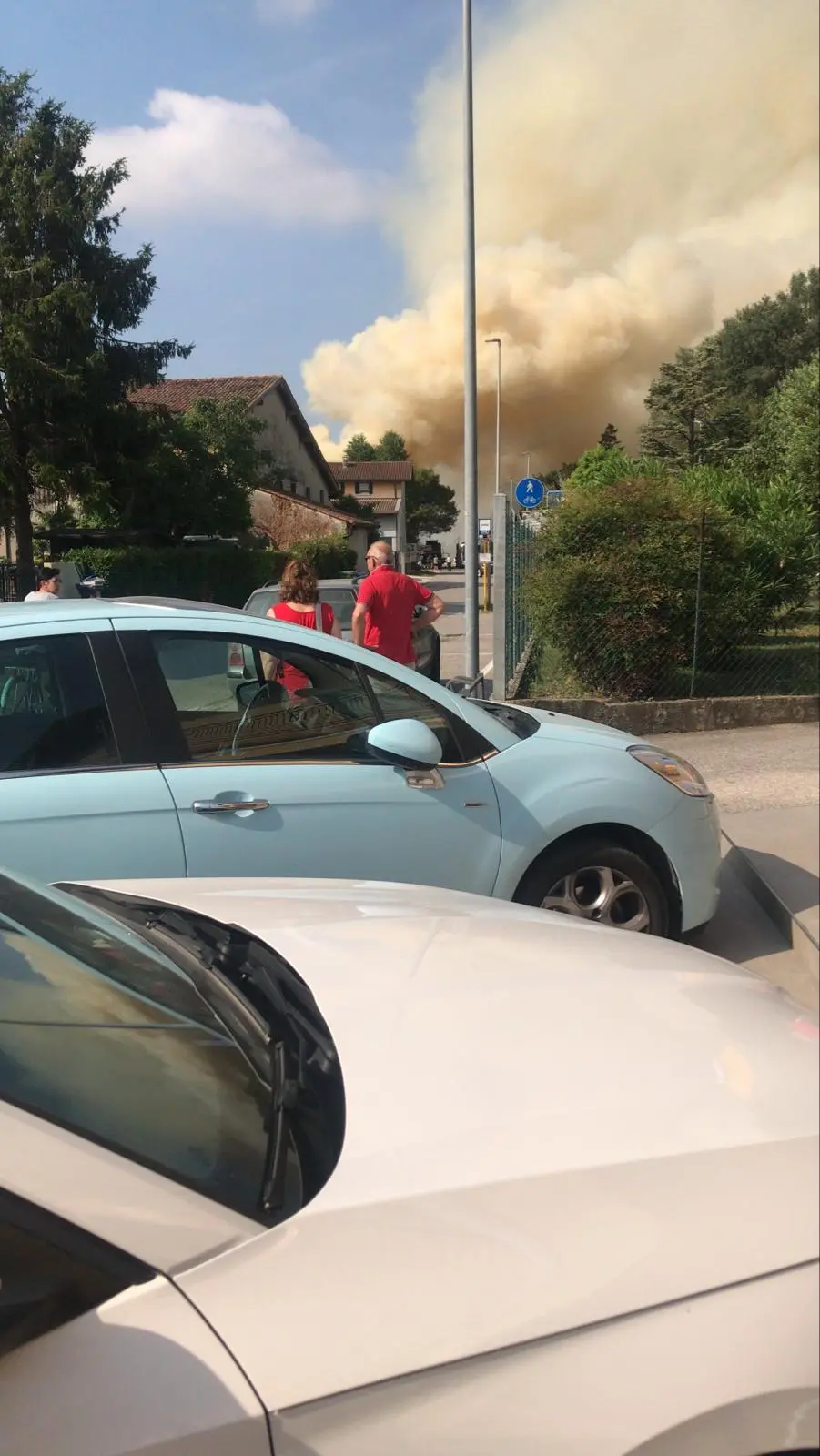 La colonna di fumo levatasi dal ristorante Alla Vechia Fattoria di Cesarolo