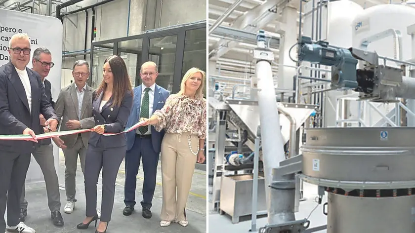 L'assessore regionale Bini taglia il nastro del nuovo impianto, a destra uno dei macchinari