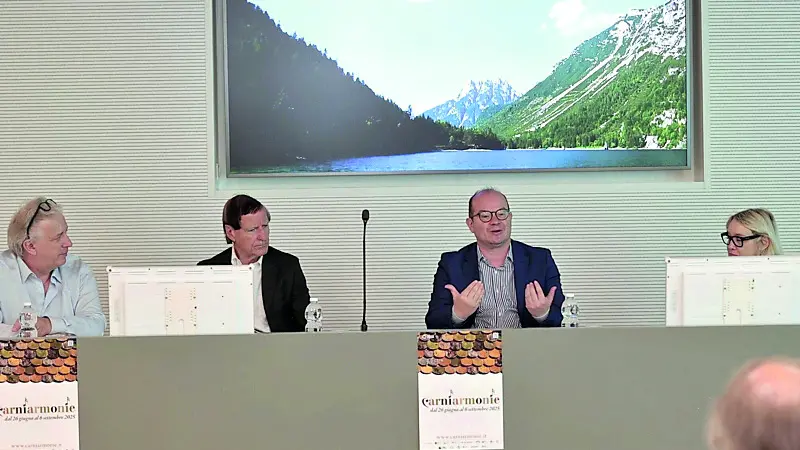 La presentazione della rassegna Carniarmonie con la presenza del vicegovernatore Mario Anzil, al centro