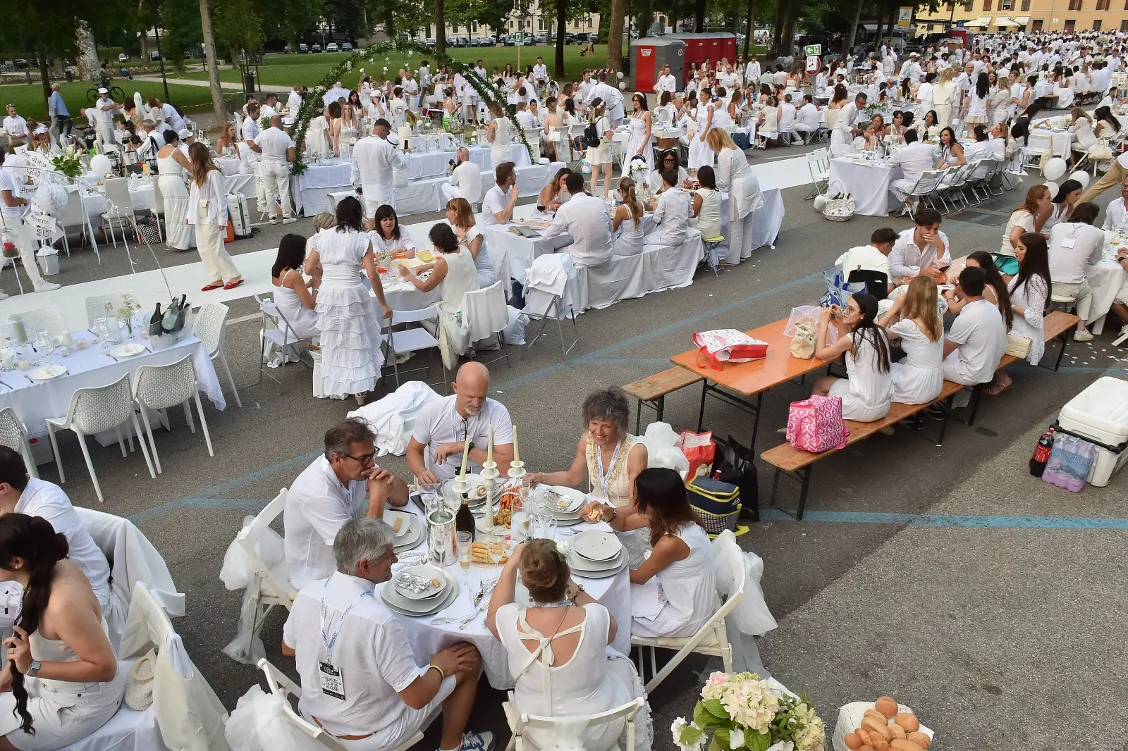 La cena in bianco 2024, in piazza Primo Maggio
