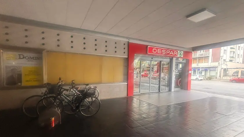 Uno scorcio della galleria Alpi, tra via San Daniele e viale Volontari, a Udine