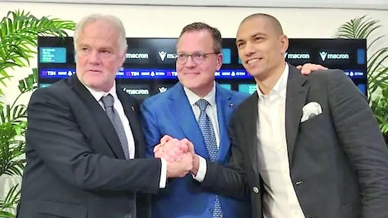 Il dt Gokhan Inler (a destra) e il supervisore del gruppo Gianluca Nani con il dg Collavino