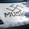 La Tesla vandalizzata a Ronchi