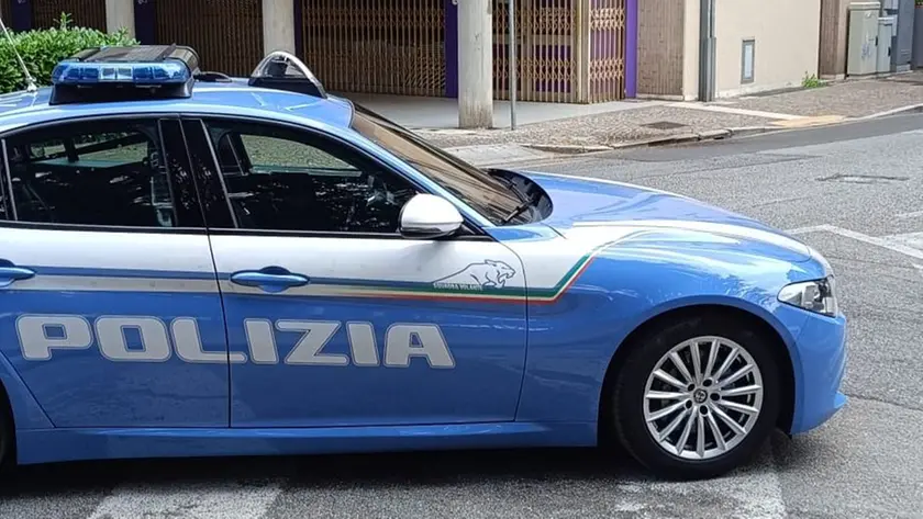 La polizia ha fermato l'auto con a bordo i clandestini in via Cantore, a Udine