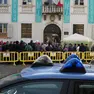 Una manifestazione davanti al Municipio contro la cittadinanza onoraria a Mussolini