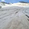 I teloni che ricoprono il ghiacciao della Marmolada