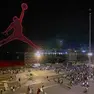 Ottocento droni hanno raffigurato sulle Rive di Trieste la figura di Micheal Jordan (foto di Massimo Silvano)
