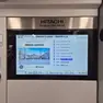 Lo schermo del regionale che annuncia l'arrivo, con la foto sbagliata, al Trieste Airport