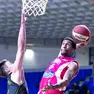 L’ala Aubrey Dawkins, classe ’95, figlio d'arte, arriva dalla Bundesliga tedesca. In alto, Alessandro Pedone