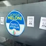 La sede di FdI in via Grazzano a Udine tappezzata di volantini contro Netanyahu