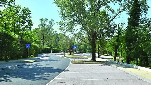 L’area dei parcheggi al parco del Cormor dopo i lavori (foto Petrussi)