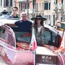 Jeff Bezos e Lauren Sanchez Bezos lasciano Venezia dopo le loro nozze