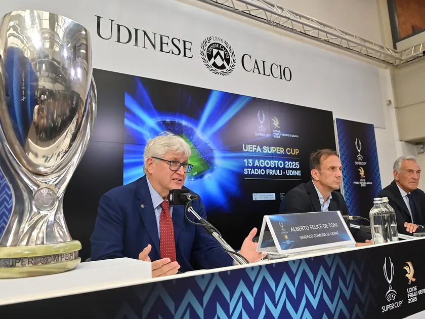 Da sinistra De Toni, Fedriga e Gravina, alla presentazione dell Supercoppa a Udine
