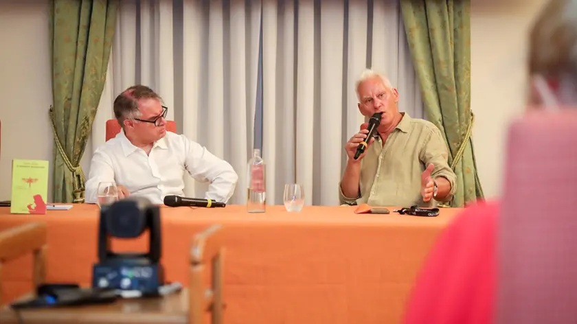 Fulvio Ervas durante la presentazione condotta da Alex Pessotto Daniele Tibaldi