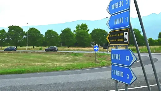 L’incidente è avvenuto vicino la rotonda Roiata foto brisotto/petrussi
