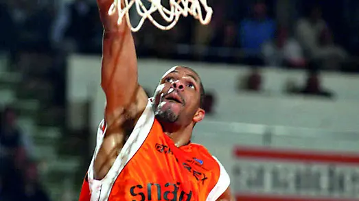 Jerome Allen giocò con la Snaidero in serie A1 nel ’05-’06fotopetrussi