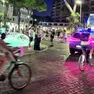 Una volante della polizia in piazza Fontana. Foto Petrussi