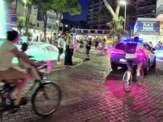 Una volante della polizia in piazza Fontana. Foto Petrussi