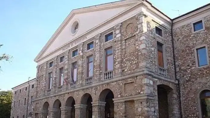 Il giovane è stato condannato a un anno e sei mesi di reclusione dal tribunale di Udine
