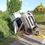 L'auto ribaltata a bordo strada, a Martignacco