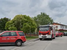 I vigili del fuoco sul luogo dell'incidente a Mereto di Capitolo (foto Petrussi)