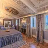 Gli interni della villa a Portopiccolo
